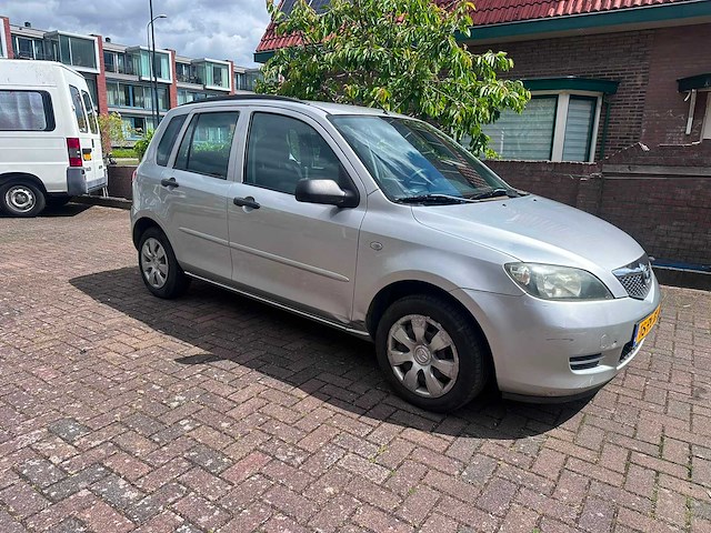 2004 mazda 2 1.4 exclusive personenauto - afbeelding 4 van  8