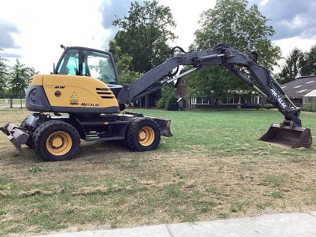 2004 mecalac 714 mw banden graafmachine - afbeelding 2 van  37