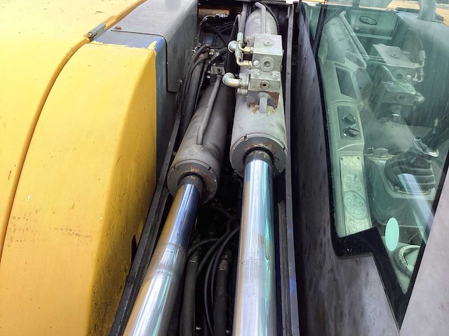 2004 mecalac 714 mw banden graafmachine - afbeelding 20 van  37