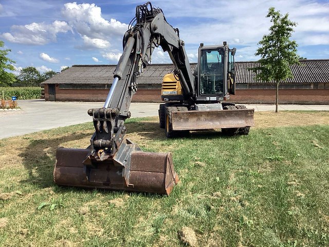 2004 mecalac 714 mw banden graafmachine - afbeelding 23 van  37