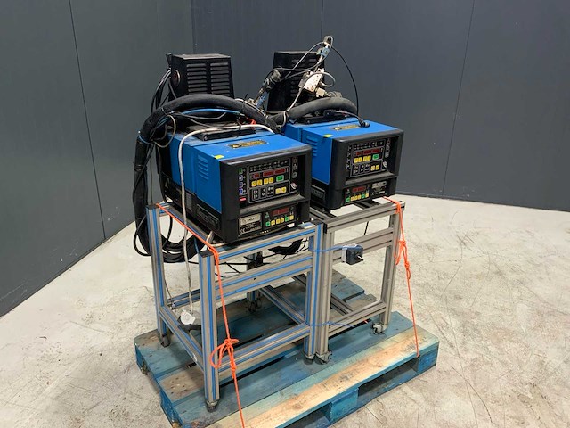 2004 melton a1402 hotmelt lijmmachine (2x) - afbeelding 1 van  7