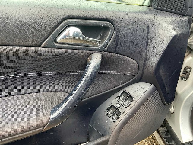 2004 mercedes-benz c200 2.7cdi personenauto - afbeelding 2 van  3