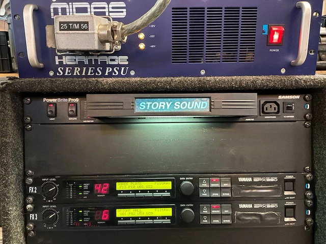 2004 midas heritage 2000 analoge mengtafel met fx rack - afbeelding 5 van  17