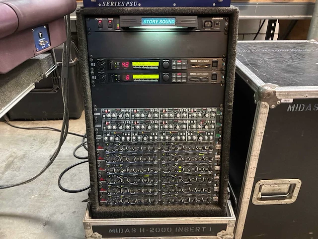 2004 midas heritage 2000 analoge mengtafel met fx rack - afbeelding 15 van  17