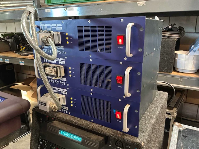 2004 midas heritage 2000 analoge mengtafel met fx rack - afbeelding 13 van  17