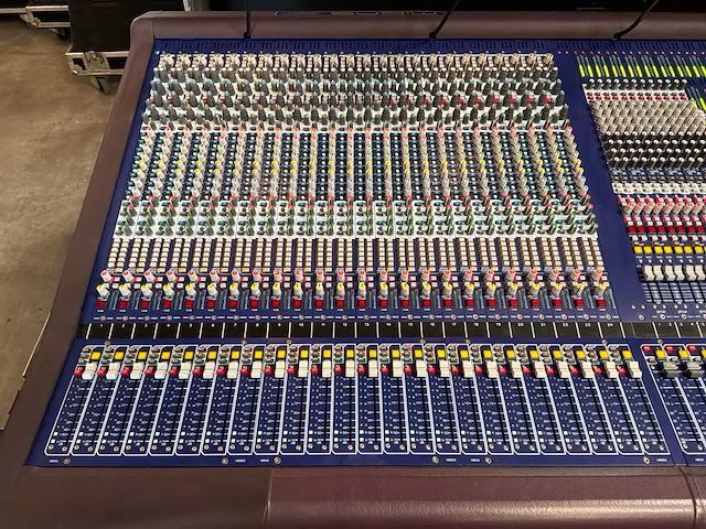2004 midas heritage 2000 analoge mengtafel met fx rack - afbeelding 5 van  17