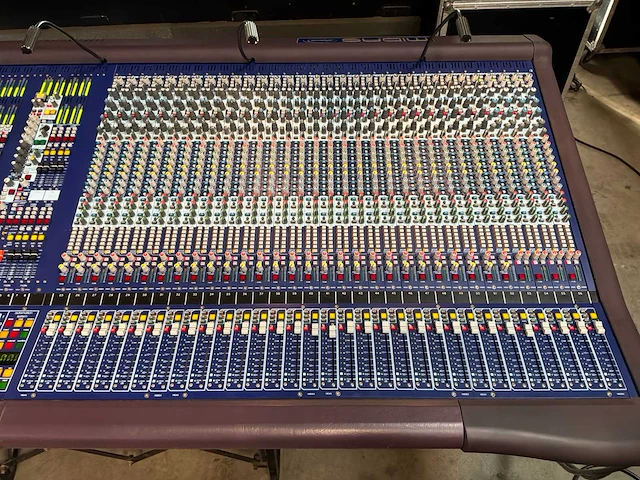 2004 midas heritage 2000 analoge mengtafel met fx rack - afbeelding 7 van  17