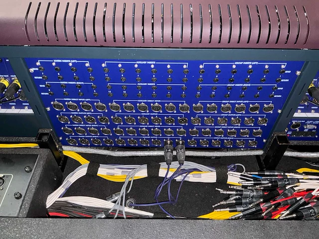 2004 midas heritage 2000 analoge mengtafel met fx rack - afbeelding 10 van  17