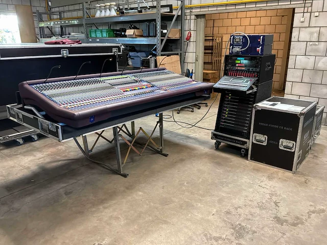 2004 midas heritage 3000 analoge mengtafel met fx rack en eq rack - afbeelding 1 van  23