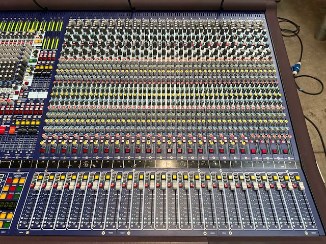 2004 midas heritage 3000 analoge mengtafel met fx rack en eq rack - afbeelding 20 van  23