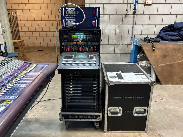 2004 midas heritage 3000 analoge mengtafel met fx rack en eq rack - afbeelding 4 van  23