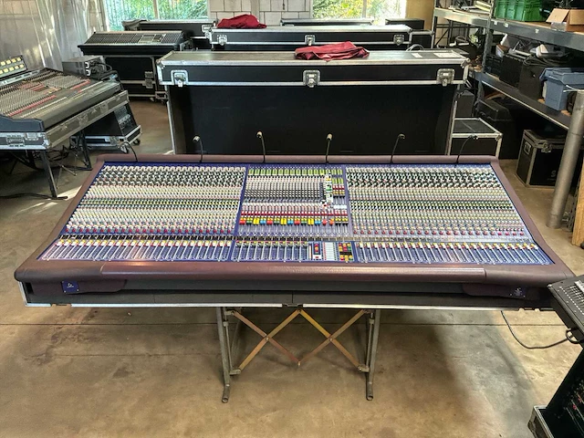 2004 midas heritage 3000 analoge mengtafel met fx rack en eq rack - afbeelding 17 van  23