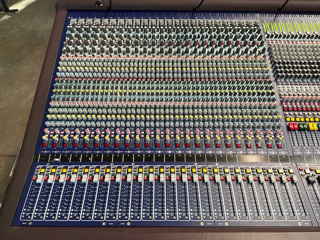 2004 midas heritage 3000 analoge mengtafel met fx rack en eq rack - afbeelding 18 van  23