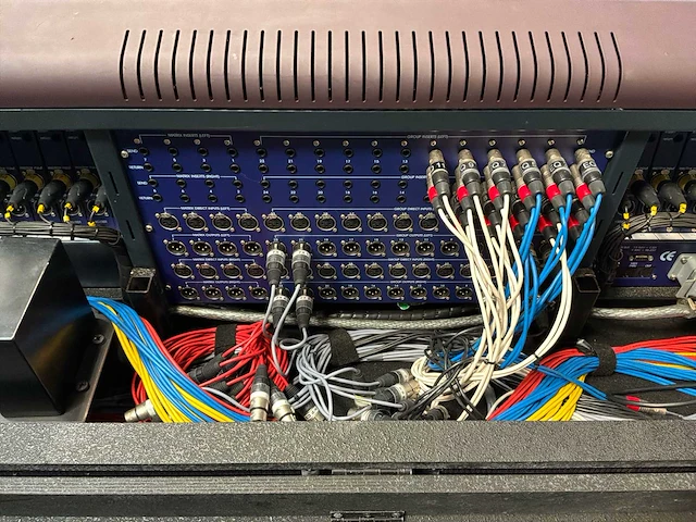 2004 midas heritage 3000 analoge mengtafel met fx rack en eq rack - afbeelding 23 van  23