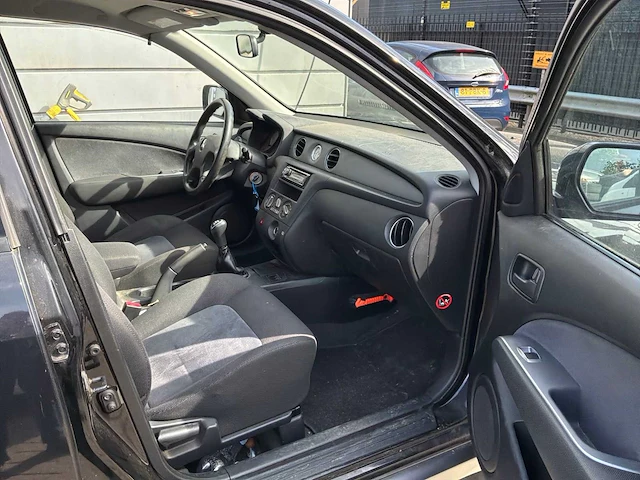 2004 mitsubishi outlander 2.0 comfort personenauto - afbeelding 6 van  24
