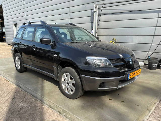 2004 mitsubishi outlander 2.0 comfort personenauto - afbeelding 18 van  24