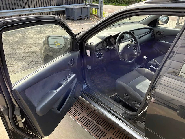 2004 mitsubishi outlander 2.0 comfort personenauto - afbeelding 21 van  24