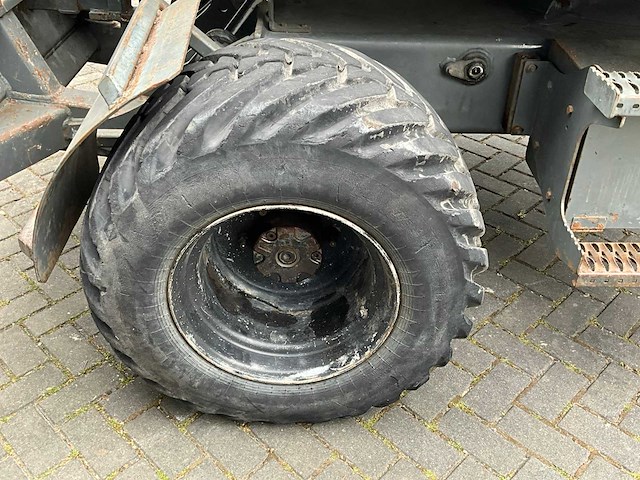 2004 neuson 6502 wd banden graafmachine - afbeelding 18 van  30