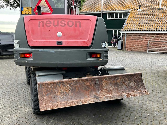 2004 neuson 6502 wd banden graafmachine - afbeelding 7 van  30