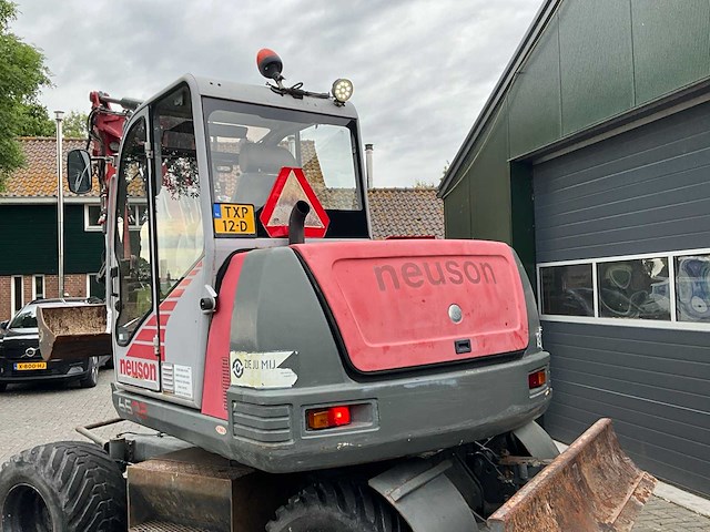 2004 neuson 6502 wd banden graafmachine - afbeelding 8 van  30