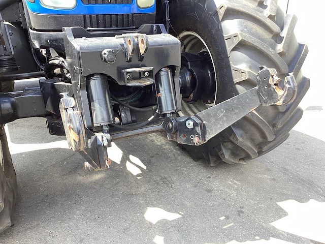 2004 new holland t8030 vierwielaangedreven landbouwtractor - afbeelding 10 van  30