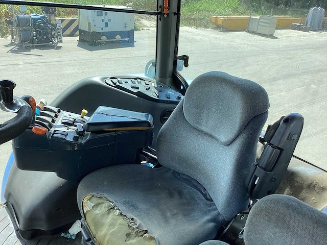 2004 new holland t8030 vierwielaangedreven landbouwtractor - afbeelding 11 van  30