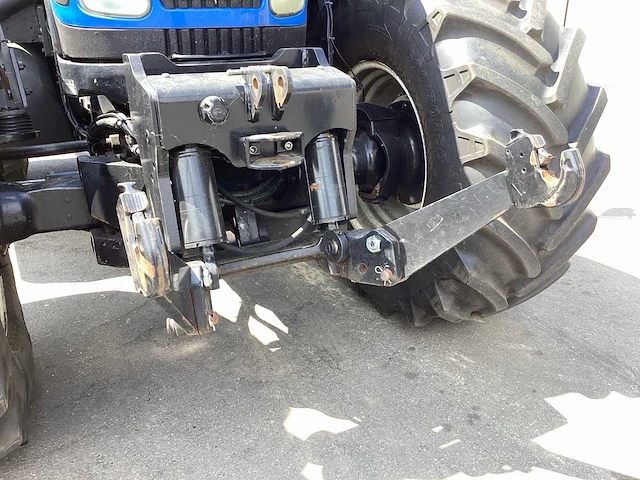 2004 new holland t8030 vierwielaangedreven landbouwtractor - afbeelding 10 van  30