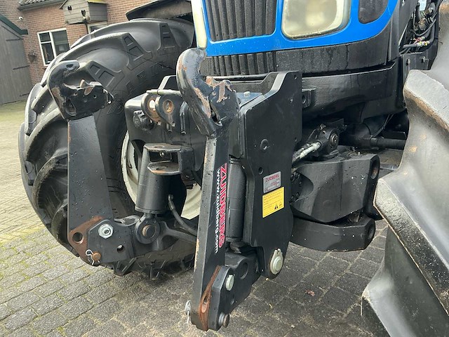2004 new holland (tg230) t8030 vierwielaangedreven landbouwtractor - afbeelding 5 van  17