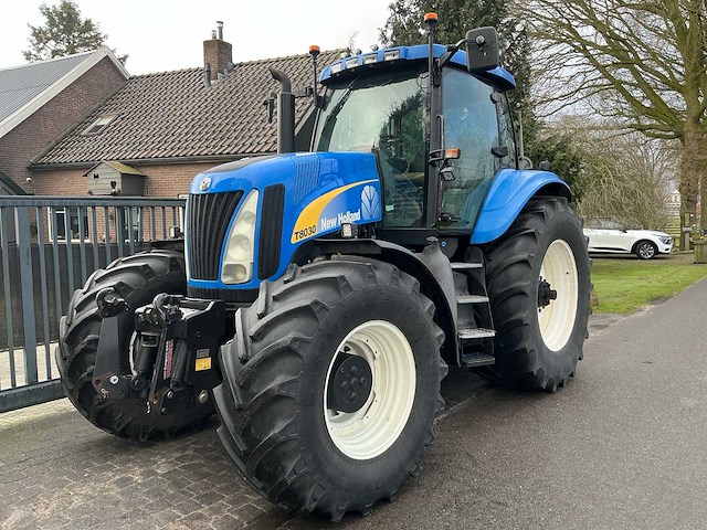 2004 new holland (tg230) t8030 vierwielaangedreven landbouwtractor - afbeelding 1 van  17