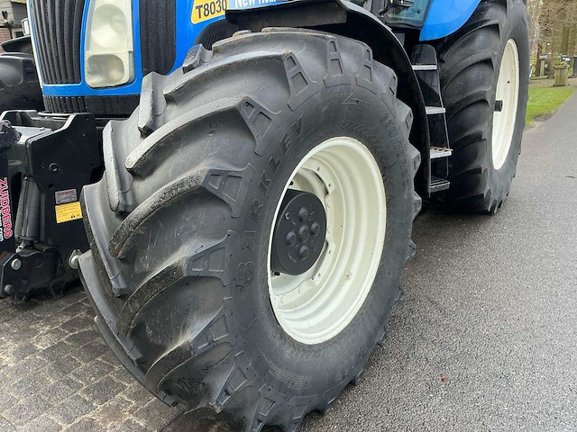 2004 new holland (tg230) t8030 vierwielaangedreven landbouwtractor - afbeelding 6 van  17