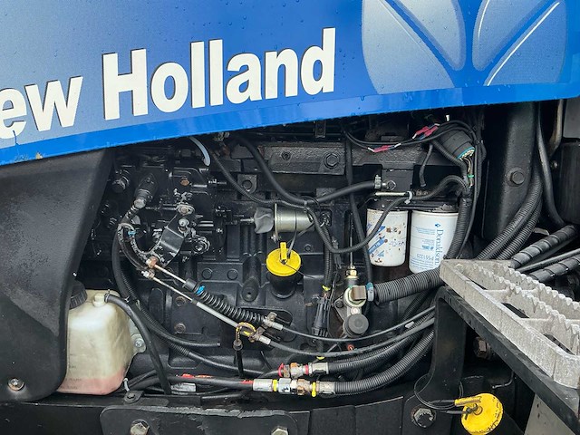 2004 new holland (tg230) t8030 vierwielaangedreven landbouwtractor - afbeelding 7 van  17