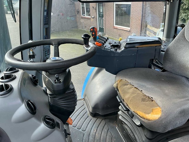 2004 new holland (tg230) t8030 vierwielaangedreven landbouwtractor - afbeelding 9 van  17