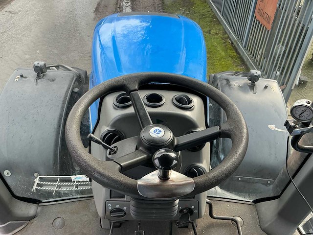 2004 new holland (tg230) t8030 vierwielaangedreven landbouwtractor - afbeelding 10 van  17
