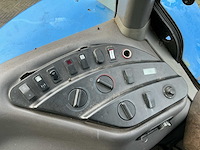 2004 new holland (tg230) t8030 vierwielaangedreven landbouwtractor - afbeelding 13 van  17