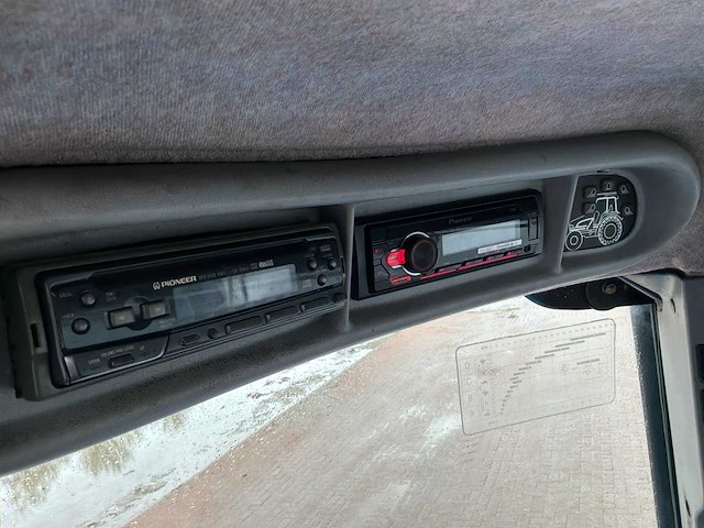 2004 new holland ts115a tractor (nieuwe motor en banden) - afbeelding 26 van  29