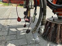 2004 nimos portier 11 werktuigdrager met veegborstels - afbeelding 26 van  36