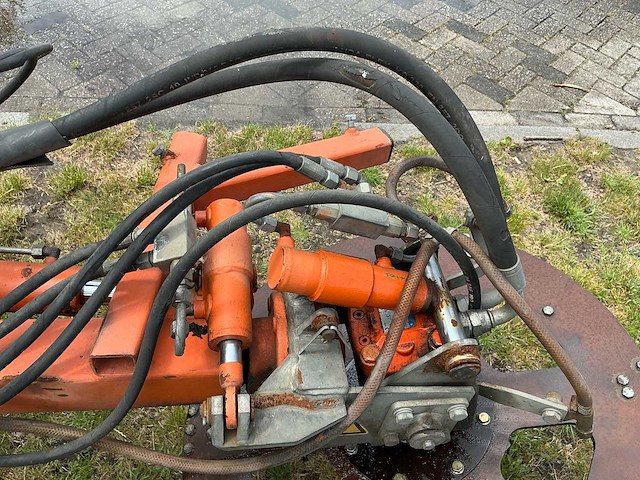 2004 nimos portier 11 werktuigdrager met veegborstels - afbeelding 6 van  37