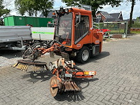 2004 nimos portier 11 werktuigdrager met veegborstels - afbeelding 1 van  37