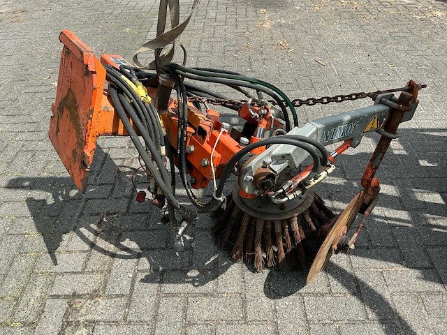 2004 nimos portier 11 werktuigdrager met veegborstels - afbeelding 30 van  37