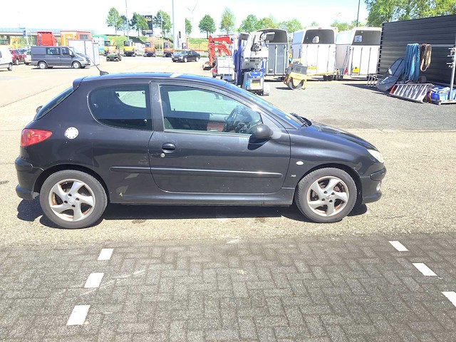 2004 peugeot 206 1.4-16v xs pack personenauto 33-pn-tj - afbeelding 26 van  29