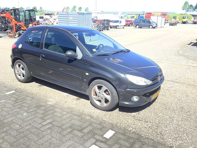 2004 peugeot 206 1.4-16v xs pack personenauto 33-pn-tj - afbeelding 27 van  29