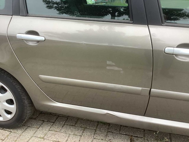 2004 peugeot 307 sw 1.6 16v personenauto - afbeelding 13 van  14