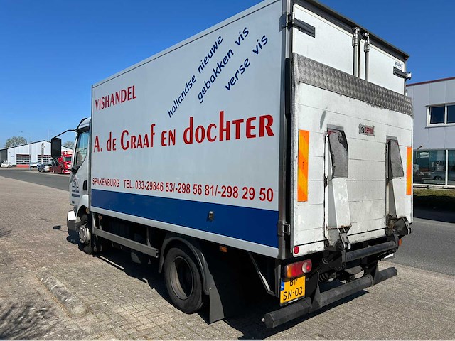 2004 renault vrachtwagen marktwagen met vangmuil - afbeelding 2 van  2