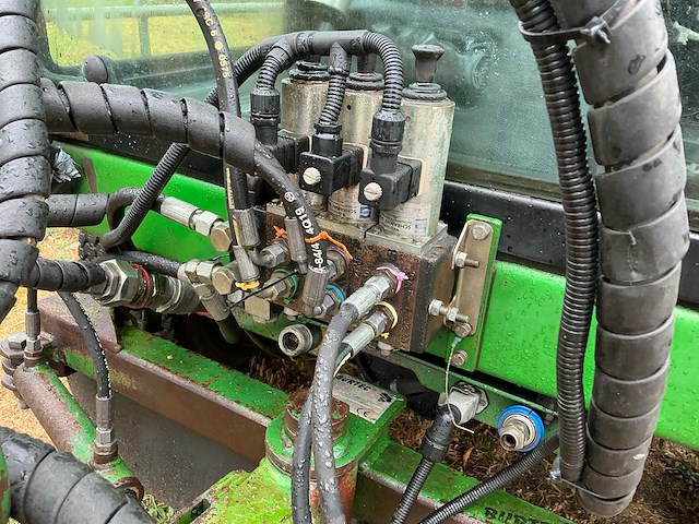 2004 roberine 1504 werktuigdrager met onkruidborstel - afbeelding 3 van  21
