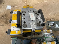 2004 schüco basispresse pneumatische aluminium profiel hoekpers - afbeelding 14 van  15