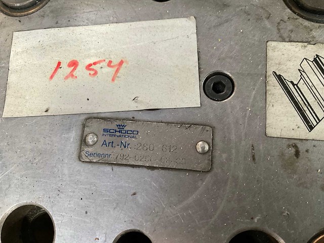 2004 schüco basispresse pneumatische aluminium profiel hoekpers - afbeelding 7 van  8