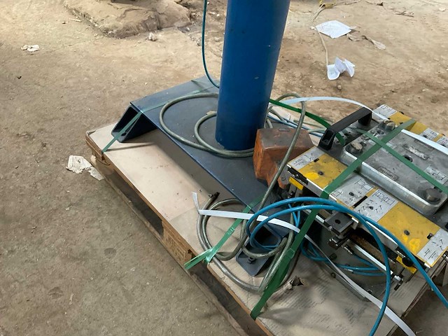 2004 schüco basispresse pneumatische aluminium profiel hoekpers - afbeelding 9 van  30