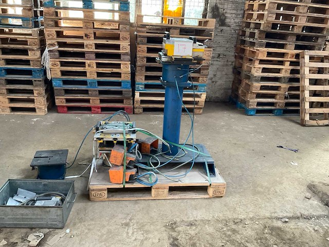 2004 schüco basispresse pneumatische aluminium profiel hoekpers - afbeelding 1 van  30