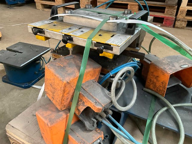 2004 schüco basispresse pneumatische aluminium profiel hoekpers - afbeelding 15 van  30