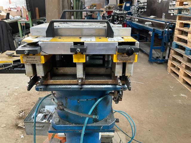 2004 schüco basispresse pneumatische aluminium profiel hoekpers - afbeelding 25 van  30